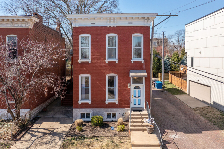 Exterior & Views 2, Massive Downtown Area Home... sleeps 14, Saint Louis