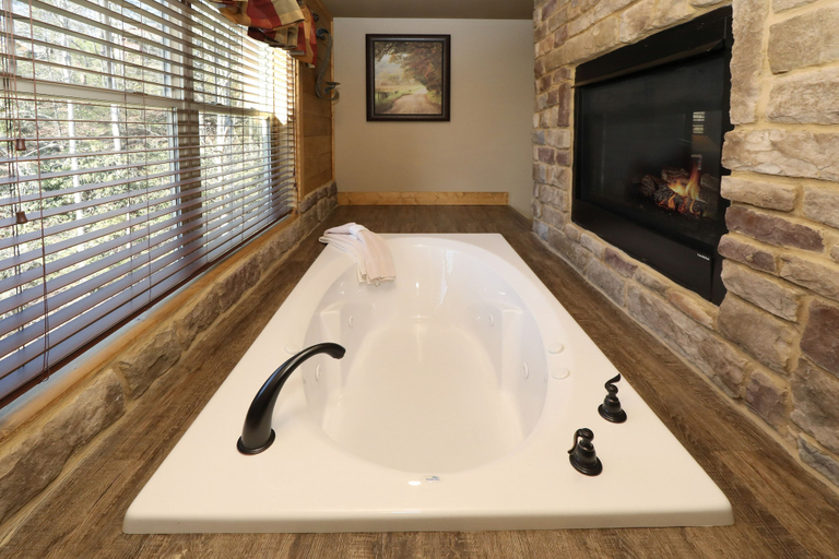Bathroom 4, Splash Time Cinema - Six Bedroom Chalet, Sevier
