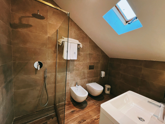 Bathroom 3, Chateau Fasel, Tiranës