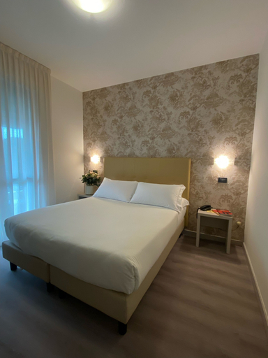 Bedroom 3, Hotel Acapulco, Lucca