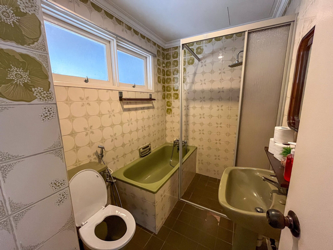 Bathroom 7