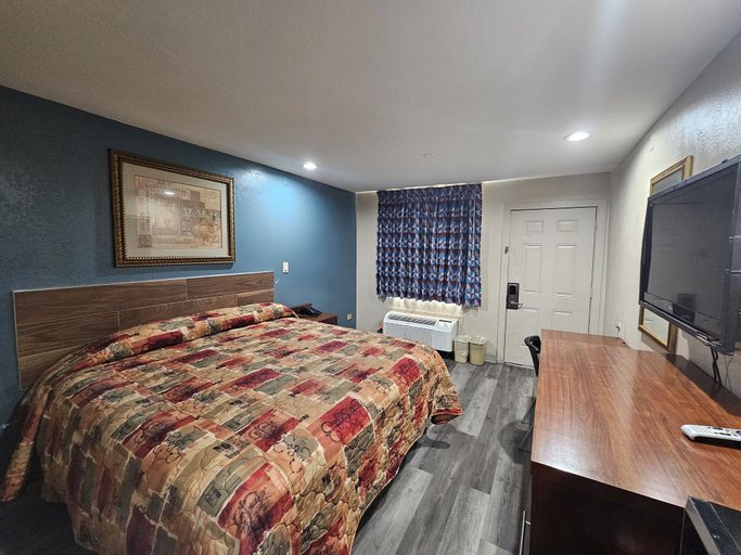 Bedroom 2, Deluxe Inn, Hinds