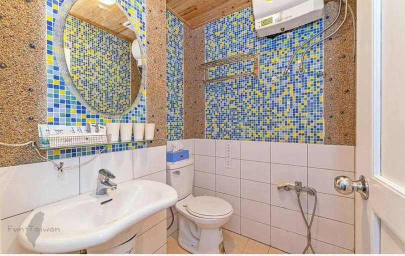 Bathroom, YuanWai, Yilan