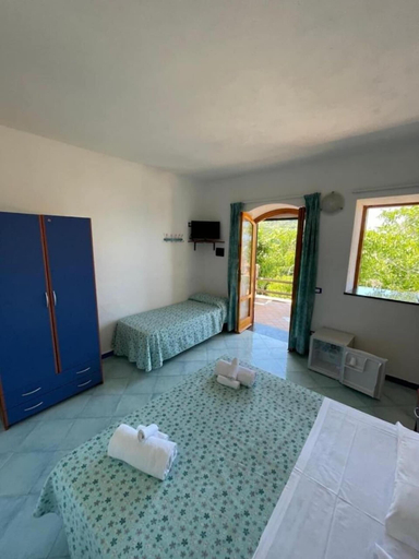Bedroom 4, Giardini di iside e osiride, Napoli