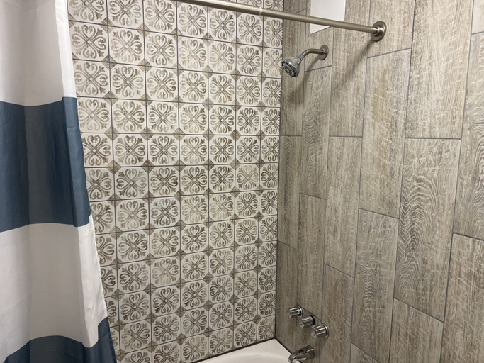 Bathroom 3, Sussex Motel, Sussex