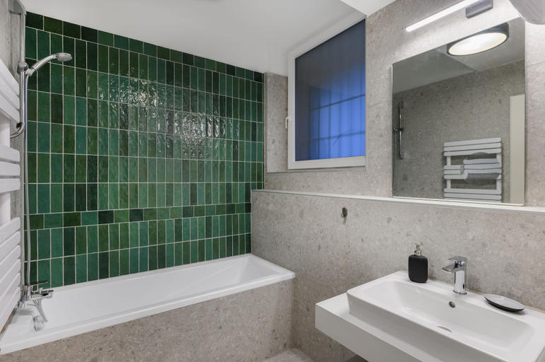 Bathroom 4, Florin Apart Hotel, Budapesti