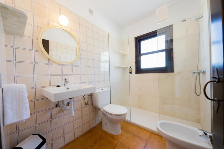 Bathroom 4, Apartamentos Sa Cala, Baleares