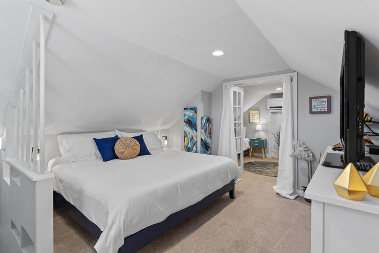 Bedroom 3, Metropolitan Escape I JZ Vacation Rentals, Saint Louis