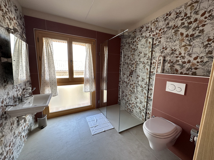 Bathroom 4, La Valle del Re, Parma