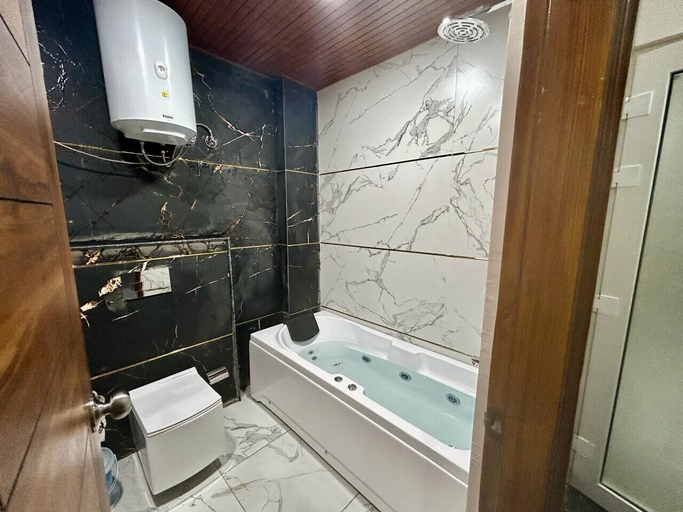 Bathroom 5, Riviera Resort By Live Inn Rishikesh, Garhwal