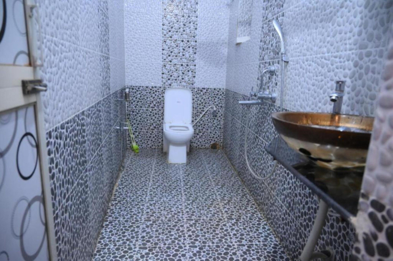 Bathroom, Goroomgo Purple Villa Bhubaneswar, Cuttack