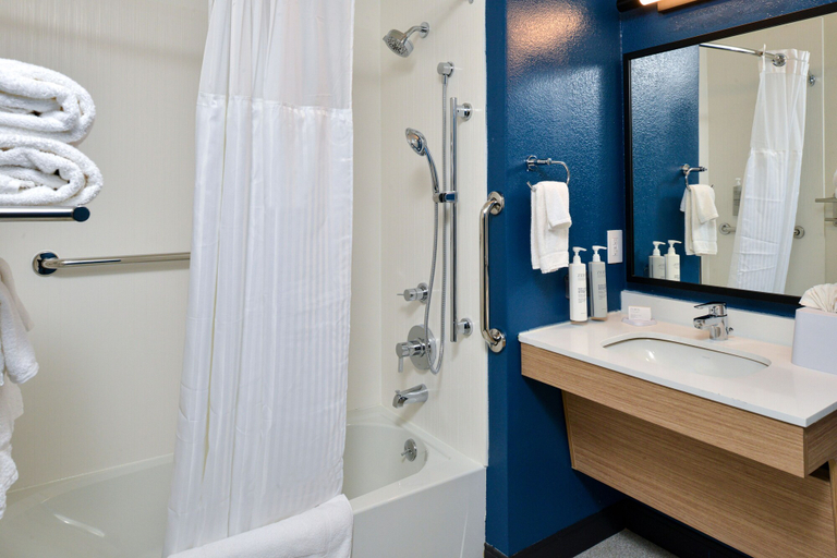 Bathroom 4, Spark by Hilton Dallas Medical District Love Field, Dallas
