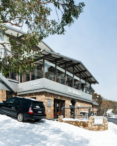 Exterior & Views