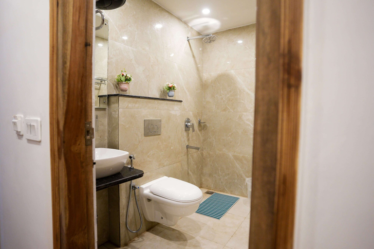 Bathroom 5, Shalom Backpackers Mussoorie, Dehradun