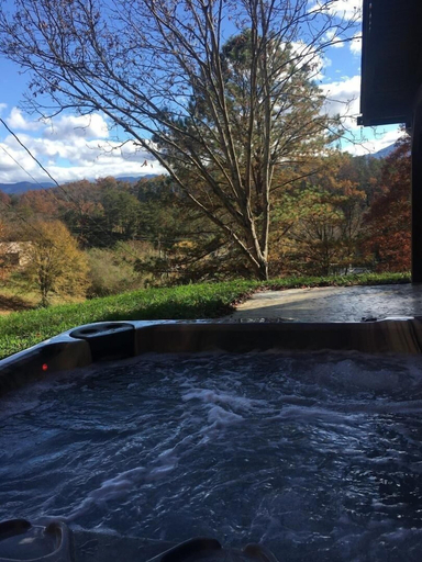 Sport & Beauty, South Side Serenity 2 Bedroom Cabin by RedAwning, Sevier