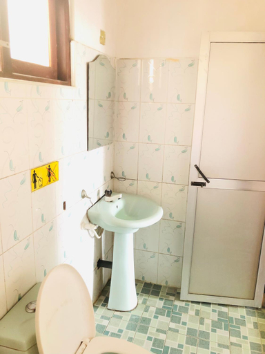 Bathroom 3, Kandyan Holiday Center, K.F.G. & G. Korale