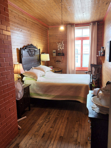 Bedroom 1, L'Ancien Presbytère de St-Marcel, L'Islet