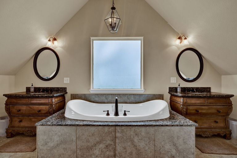 Bathroom 3, The Elizabeth Haus, Kendall