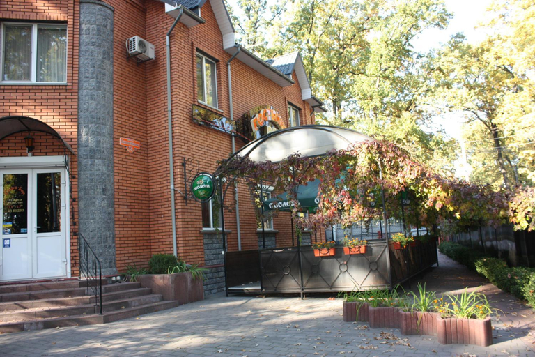 Exterior & Views