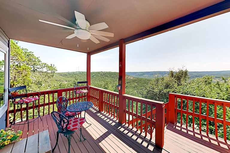 Oak Crest, Comal