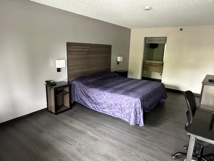 Bedroom 5, ECONOMY INN, Clayton