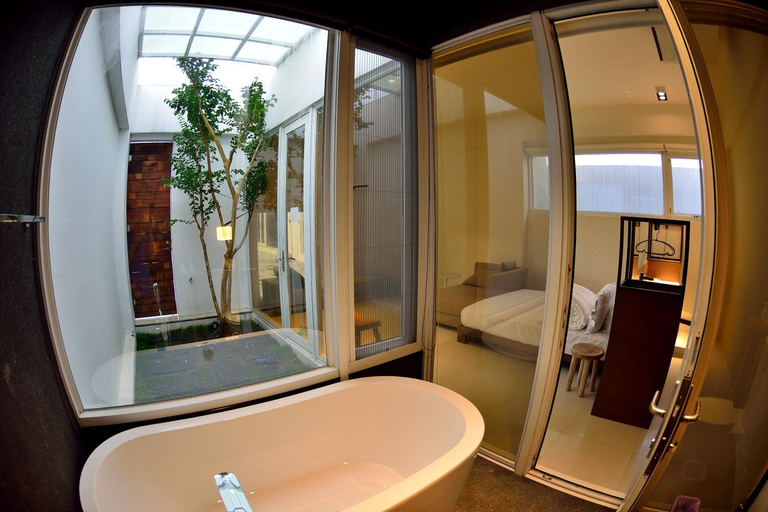 Bathroom 4, Waterhouse, Yilan