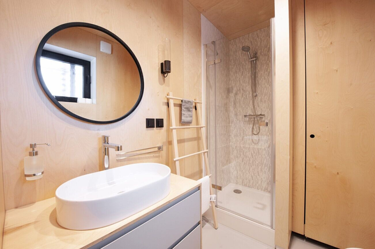 Bathroom 3, Base Camp Medvědín, Trutnov
