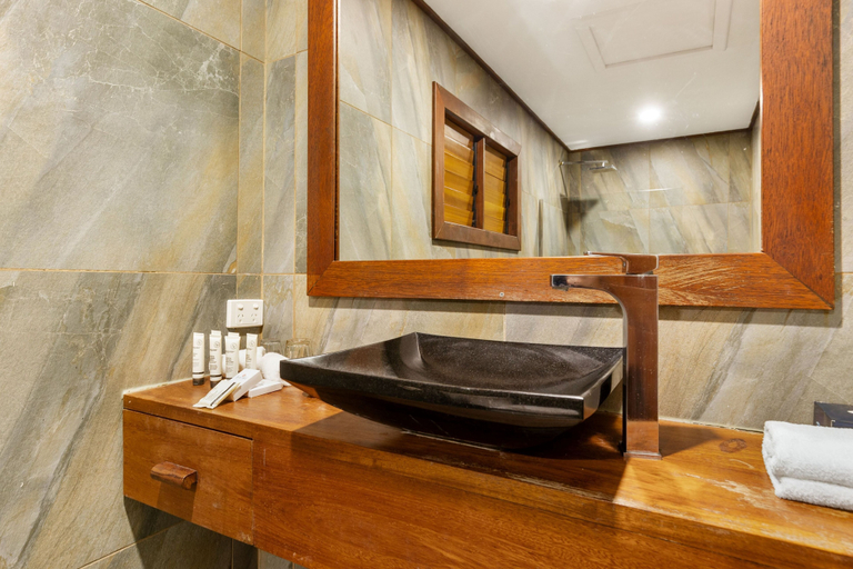 Bathroom 5, Iririki Island Resort & Spa, Port Vila