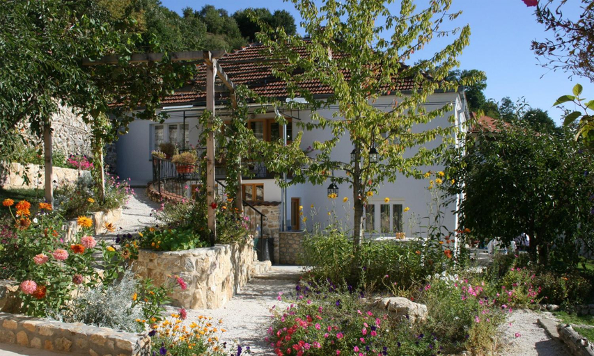Others 2, Hangjik (Little Inn), Kačanik