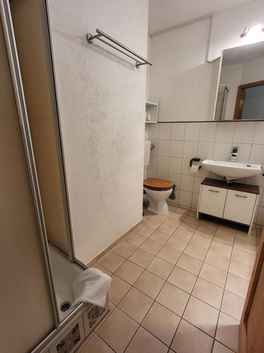 Bathroom, Gutshof Elbschloss Kehnert, Stendal