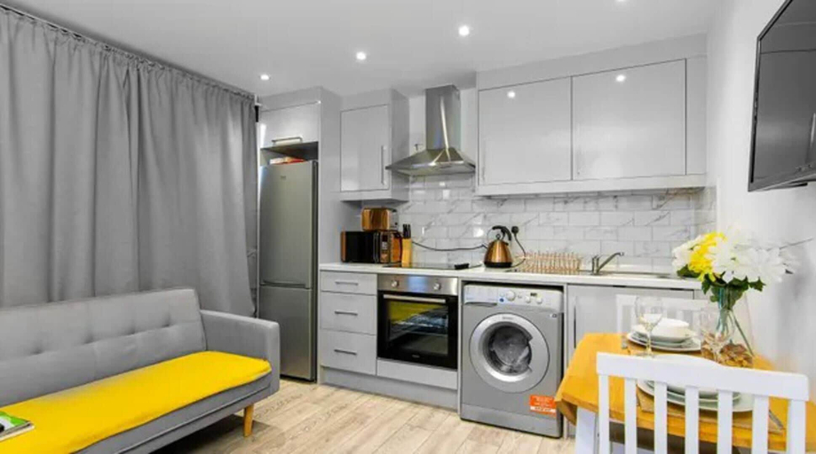 Others, City Studio - 3 Sleeps, London