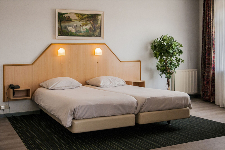 Bedroom 2, Dekkers Hotel, Woensdrecht