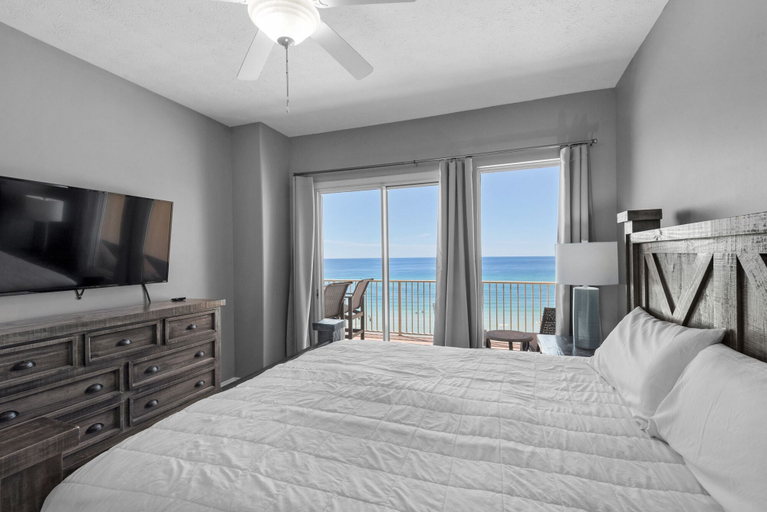Bedroom 3, Treasure Island 0505, Bay