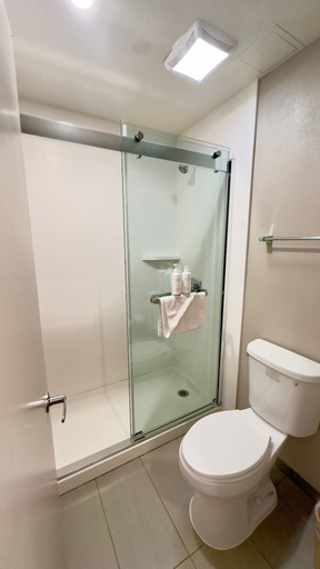 Bathroom 4, Heritage Inn San Diego, San Diego