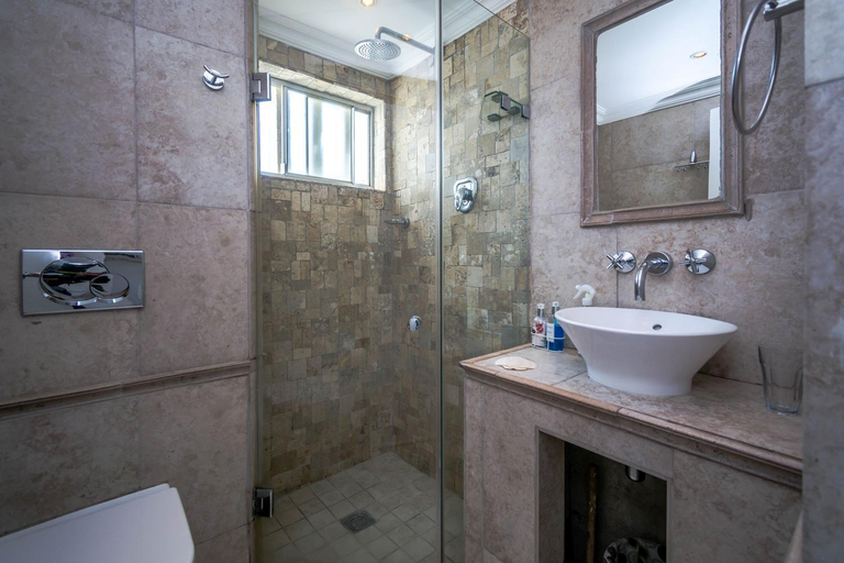 Bathroom 2, 305 Ben Siesta, eThekwini
