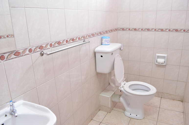 Bathroom 4, LMS Guest House, Dagoretti North