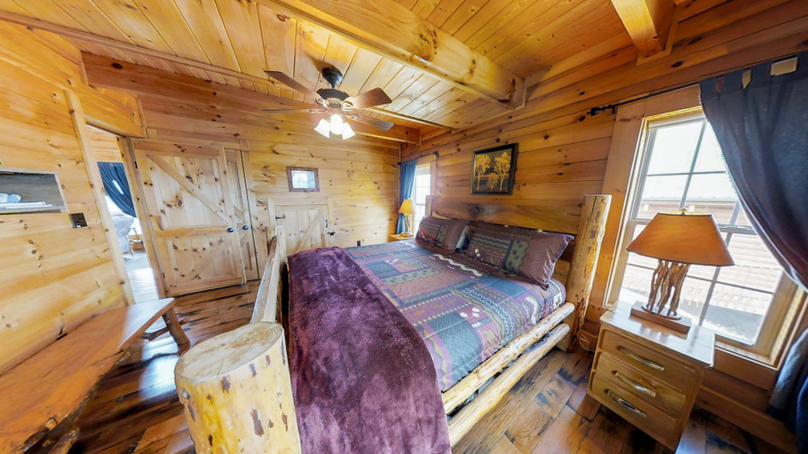 Bedroom 2, Awestruck, Sevier