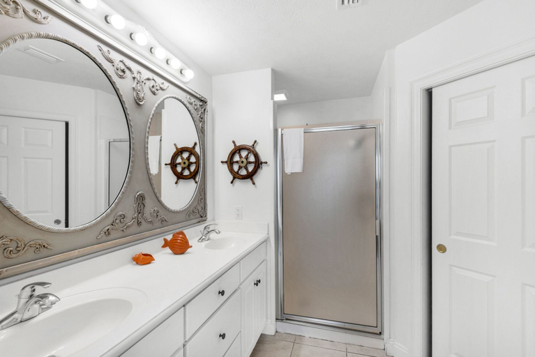 Bathroom 4, Treasure Island 0510, Bay