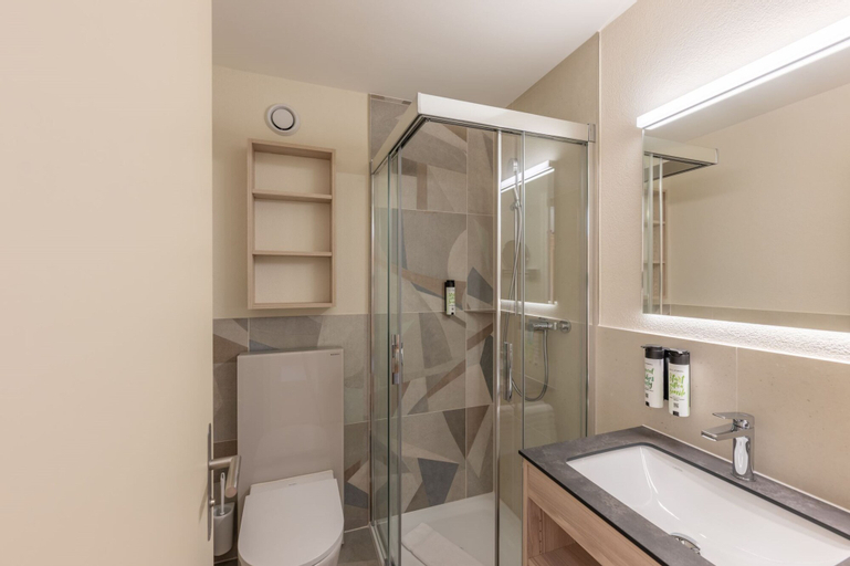 Bedroom 3, Hotel Brienz, Interlaken
