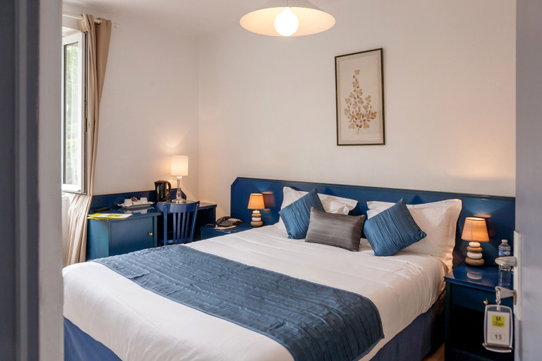 Bedroom 3, Hôtel Le Saint Jacques, Sarthe