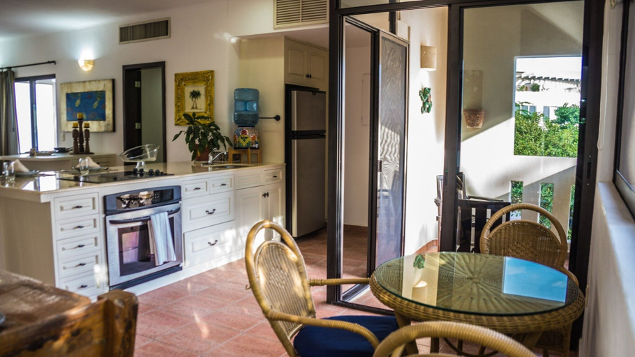 Dining 4, Royal Palms 6 1 Bedroom Condo by RedAwning, Cozumel