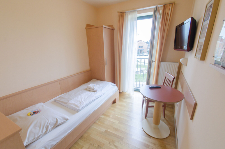 Bedroom 3, JUFA Hotel Fürstenfeld, Hartberg-Fürstenfeld