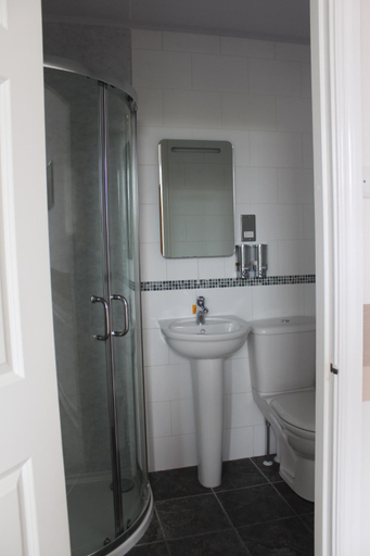 Bathroom 2, Grange Lodge, York