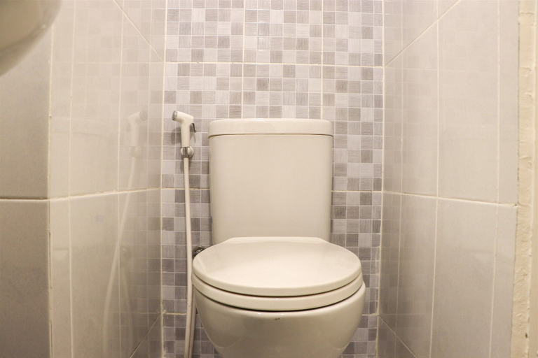Bathroom 4, Simply Look Studio At Tokyo Riverside Pik 2 Apartment, Tangerang
