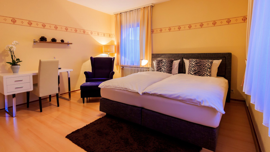 Bedroom 25