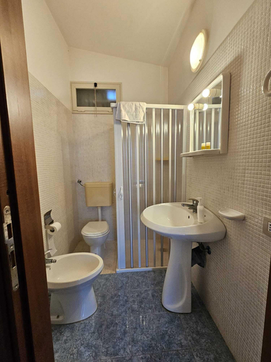 Bathroom 4, Sicilia Bella, Trapani