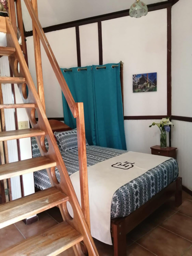 Bedroom 2, Cabañas Mountain River Lake Inn, Bugaba