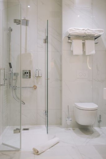 Bathroom 5, Hôtel Majestic, Gironde