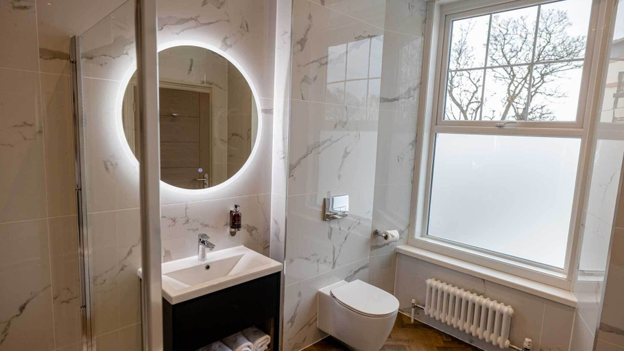 Bathroom 4, Brisbane House Hotel, North Ayrshire
