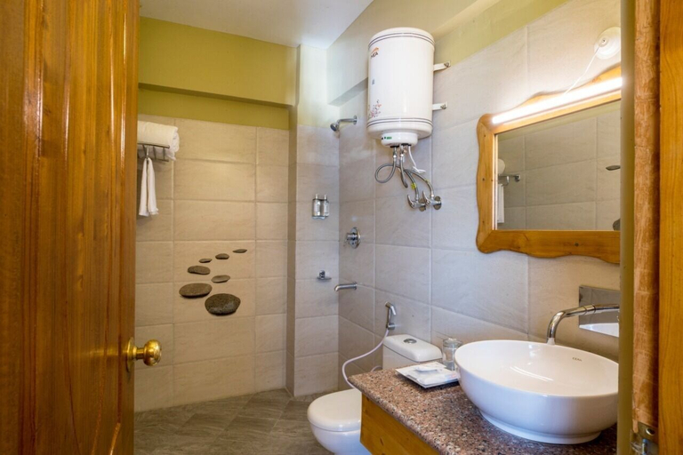 Bathroom 3, Regenta Inn By Riverside Manali, Kullu